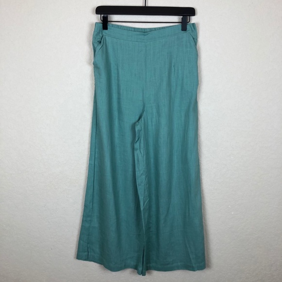 Clad & Cloth • Wide Leg Linen Cropped Pants - Picture 2 of 11